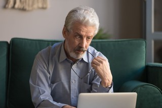 Miliony seniorów nie dostaną 13. emerytury przed Wielkanocą. Przelewy dopiero po świętach