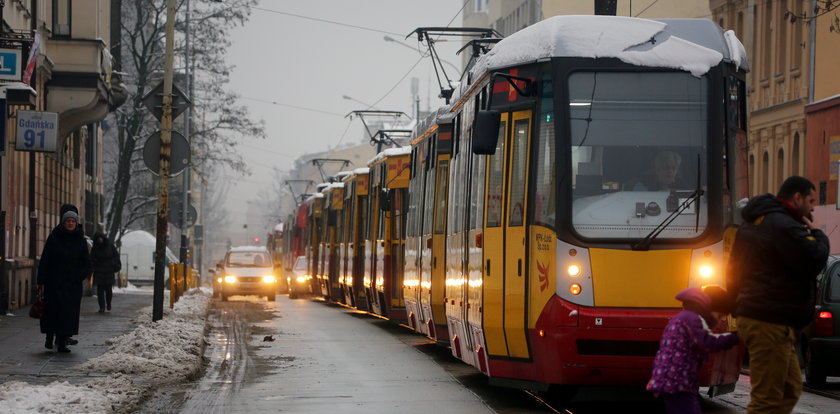 Nie jeżdżą tramwaje. Drogówka bez telefonów.