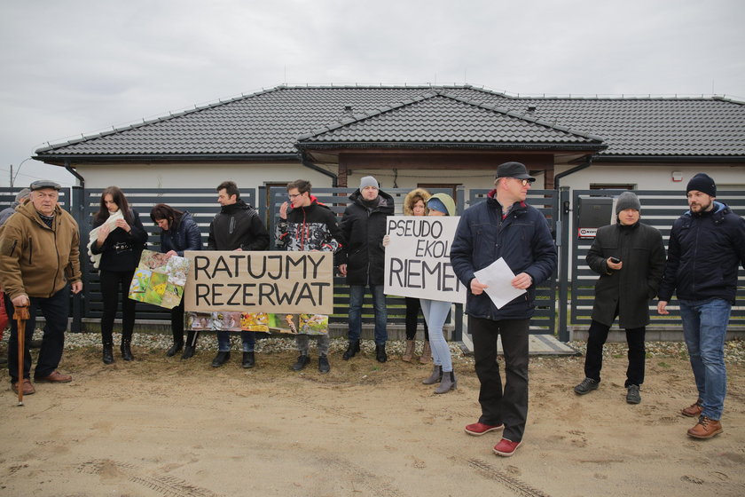Protest mieszkańców Złotna w Łodzi przeciwko trasie Kolei Dużych Prędkości