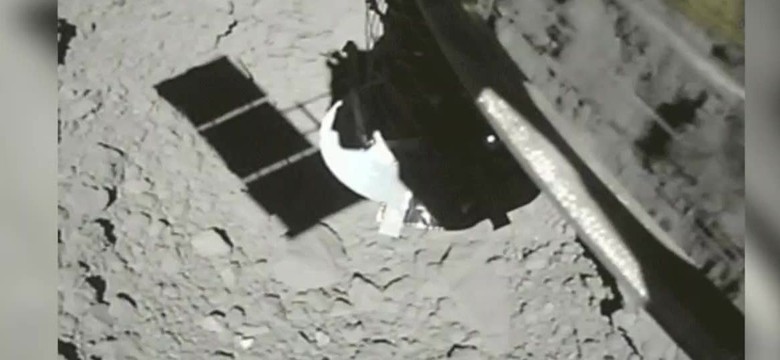 Japończycy zbombardowali asteroidę. Potem umieścili na niej sondę [WIDEO]