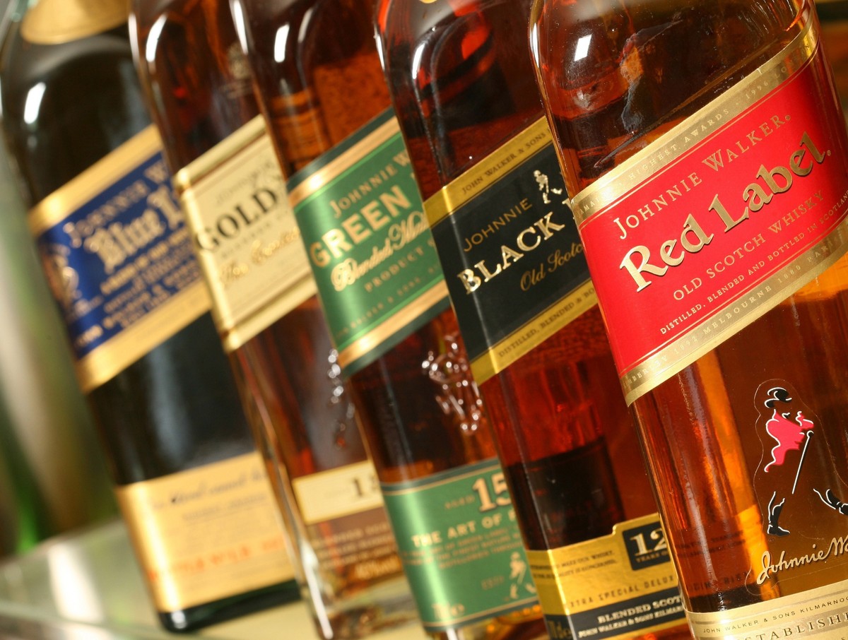 Właściciele sklepów monopolowych, sprzedających tytoń i alkohol, zamykają swoje interesy.