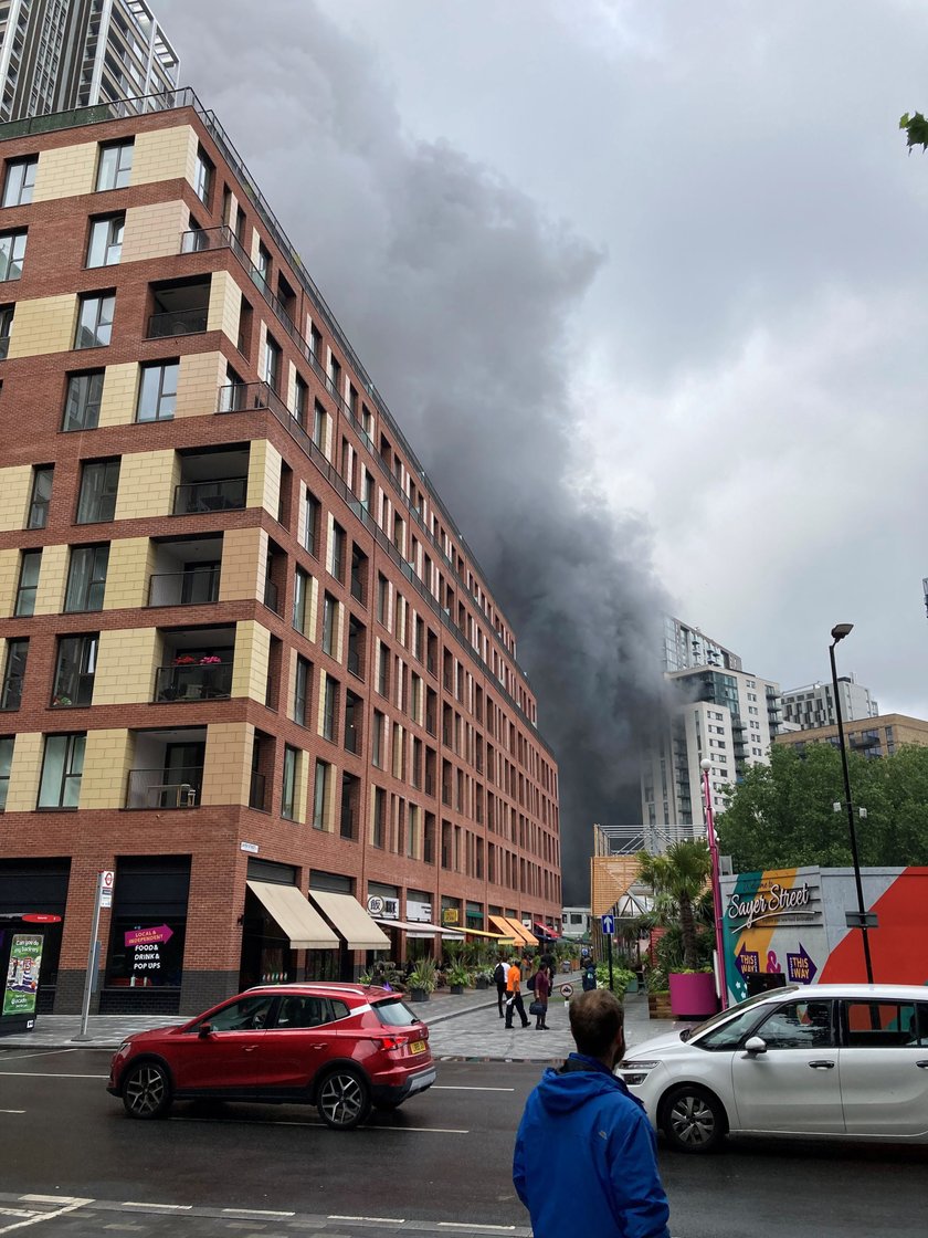 Wielki pożar i eksplozja w Londynie. Pożar w pobliżu stacji kolejowej Elephant and Castle