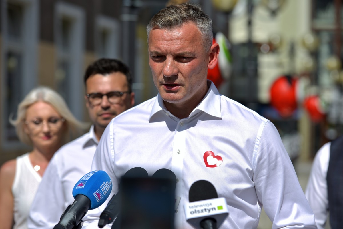 Paweł Papke podczas prezentacji kandydatów Koalicji Obywatelskiej z Warmii i Mazur do Sejmu i Senatu