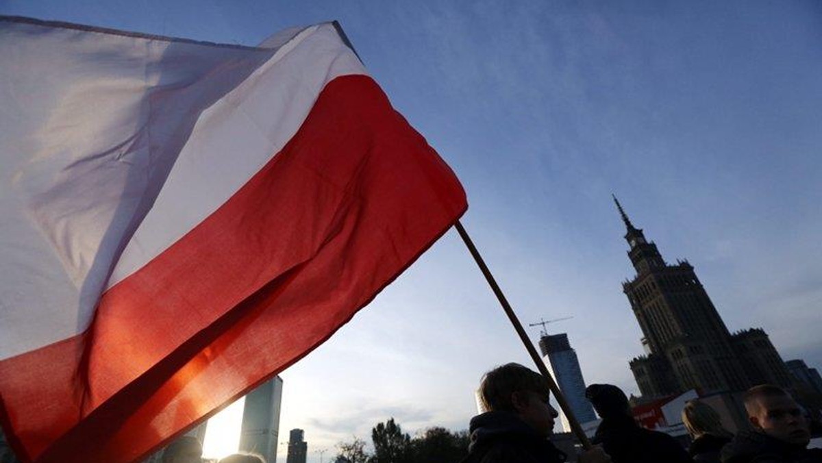 Polska flaga Polski w Warszawie PKiN