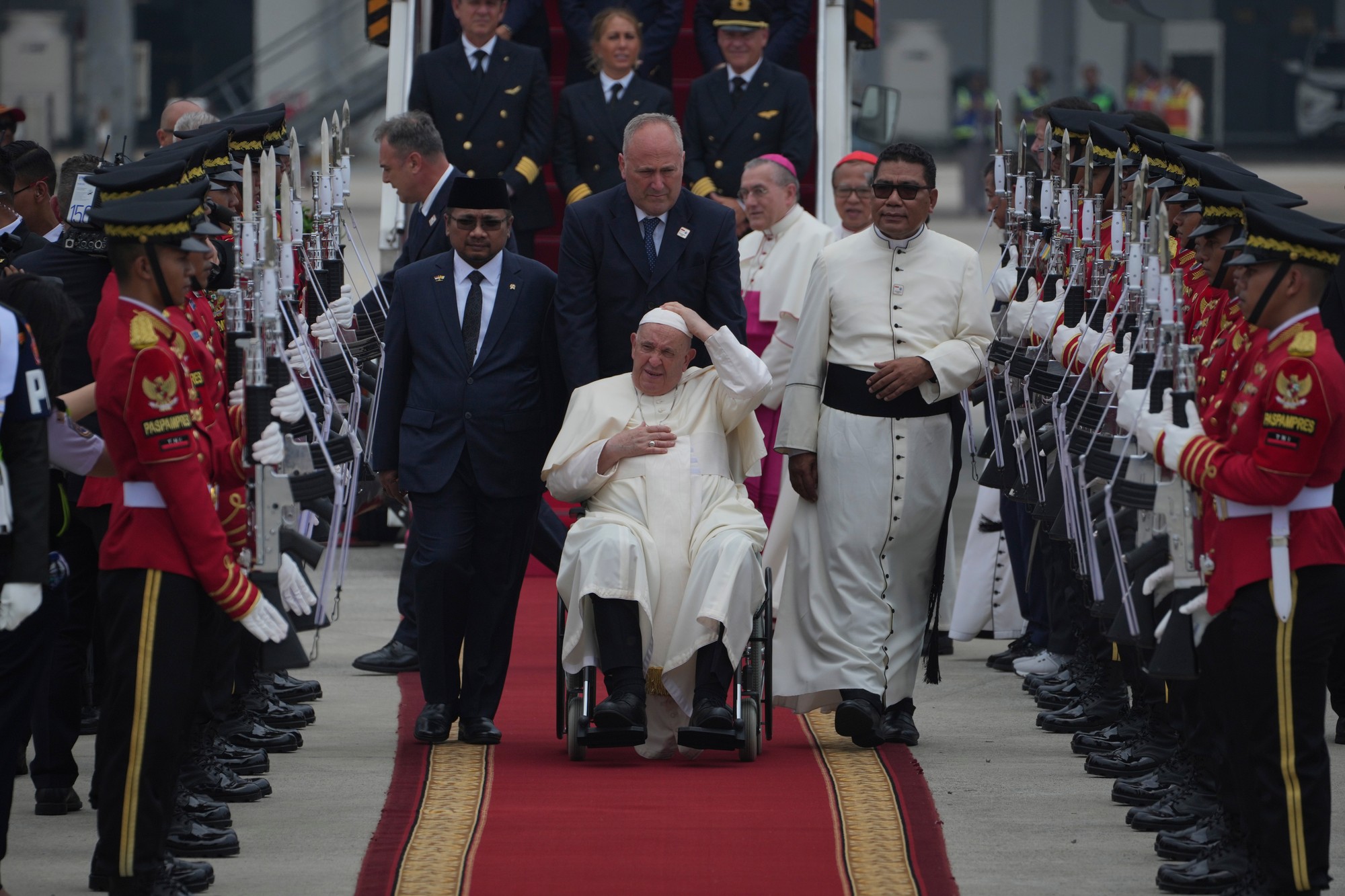 Pápež priletel do Indonézie a začal tak najdlhšiu cestu svojho pontifikátu.