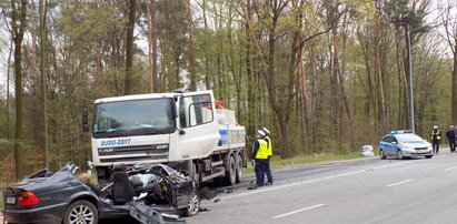 Kierowca uderzył w ciężarówkę