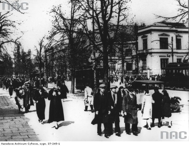 Aleje Ujazdowskie w Warszawie - miejsce, gdzie wykonano wyrok śmierci na generała SS Franza Kutscherę