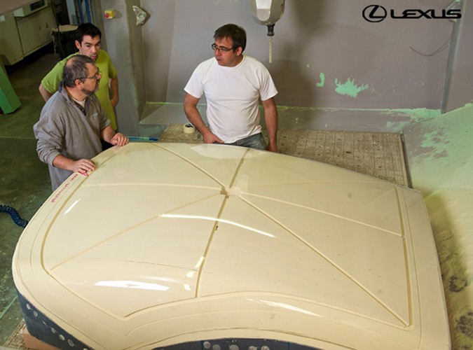 Specjalnie przygotowana 'otwarta' wersja Lexusa LS 600h L będzie oficjalnym królewskim pojazdem nowożeńców podczas ceremonii zaślubin jego wysokości księcia Monako Alberta II z panną Charlene Wittstock, która odbędzie się w sobotę, 2 lipca 2011 r.