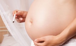 Jaką krzywdę wyrządzają dziecku matki, które palą w ciąży?