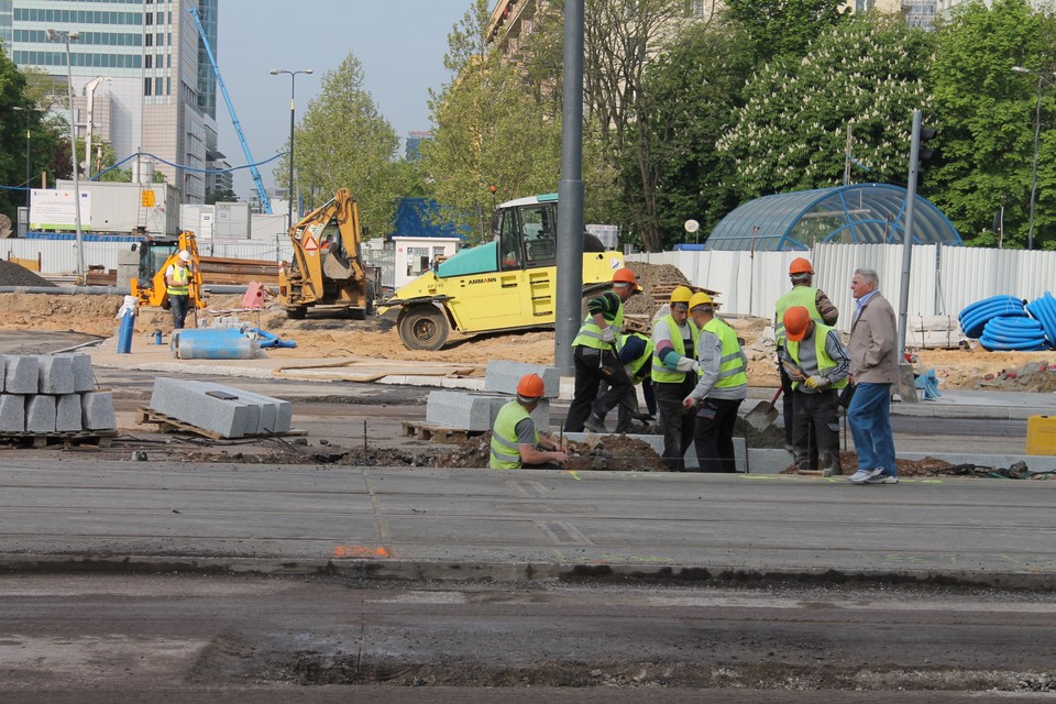 Marszałkowska zamknięta. Budują nową nawierzchnię jezdni