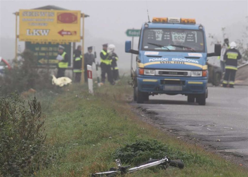 Karambol na drodze. Zderzyły się 4 auta i rowerzysta