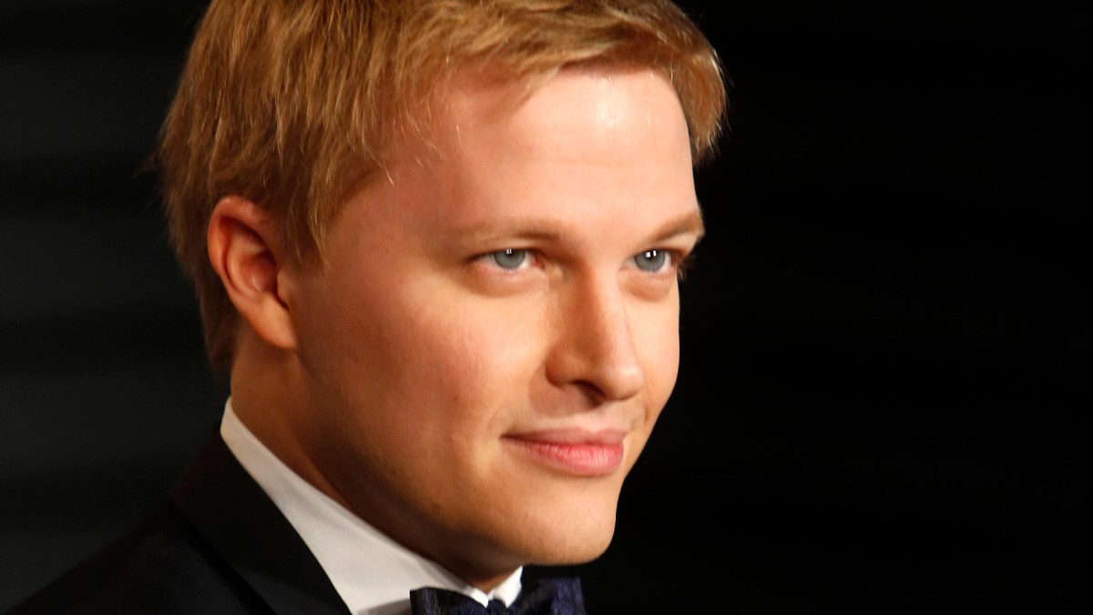 Ronan Farrow zrobił coming out. Syn Woody'ego Allena wyznał, że jest gejem. "Każda osoba LGBT, która musi przejść przez proces akceptacji siebie, odrzucenia i izolacji, jest bogatsza, bardziej twórcza i bardziej zdeterminowana" - wyznał.