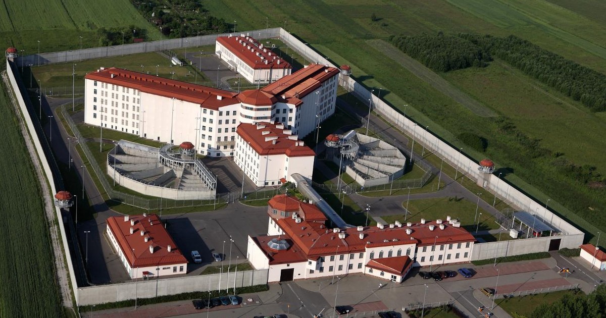Areszt śledczy Piotrków Trybunalski E Paczka Piotrków Trybunalski. Serbscy zbrodniarze wojenni w Areszcie Śledczym