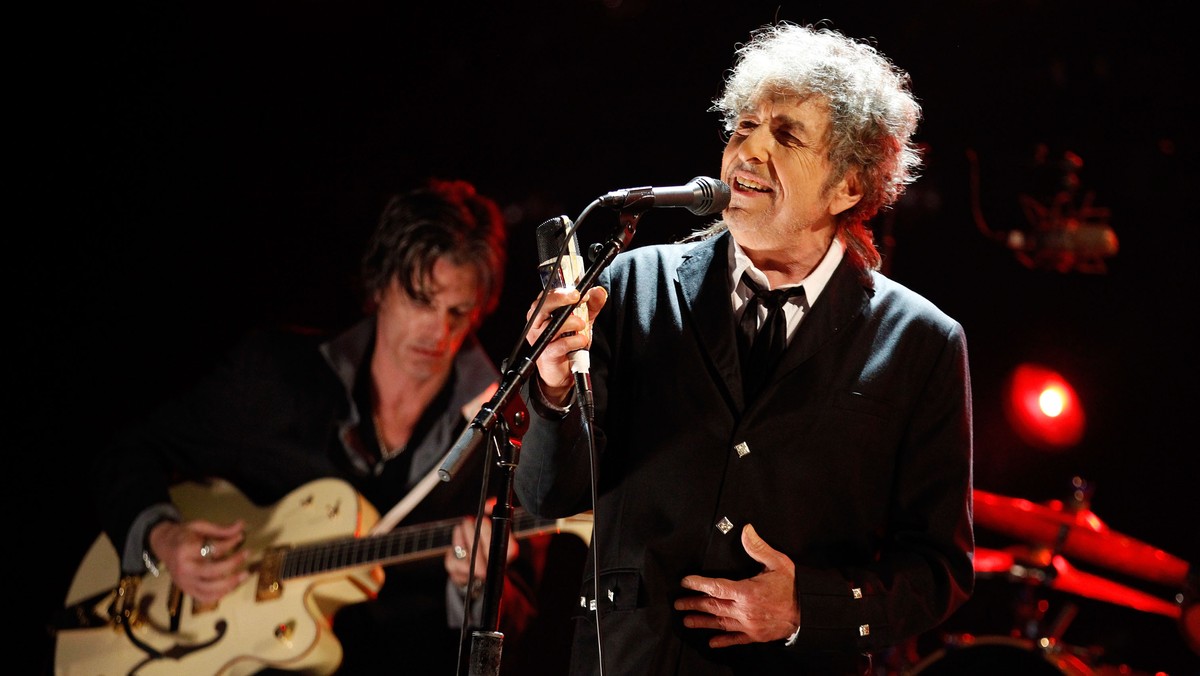 Są gwiazdy i są legendy. I jest Bob Dylan – klasa sama dla siebie i osobowość nieporównywalna z nikim innym w historii muzyki. Koncert 73-letniego barda był gwoździem programu ósmej edycji Festiwalu Legend Rocka, najlepszej polskiej imprezy skupionej na klasyce gatunku, którą swoim występem uświetnili także Fish oraz Ian Anderson z zespołu Jethro Tull.