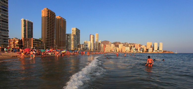 Zamknięto trzy plaże na wybrzeżu Costa Blanca w Hiszpanii. Tajemnicze zwierzę pogryzło dzieci