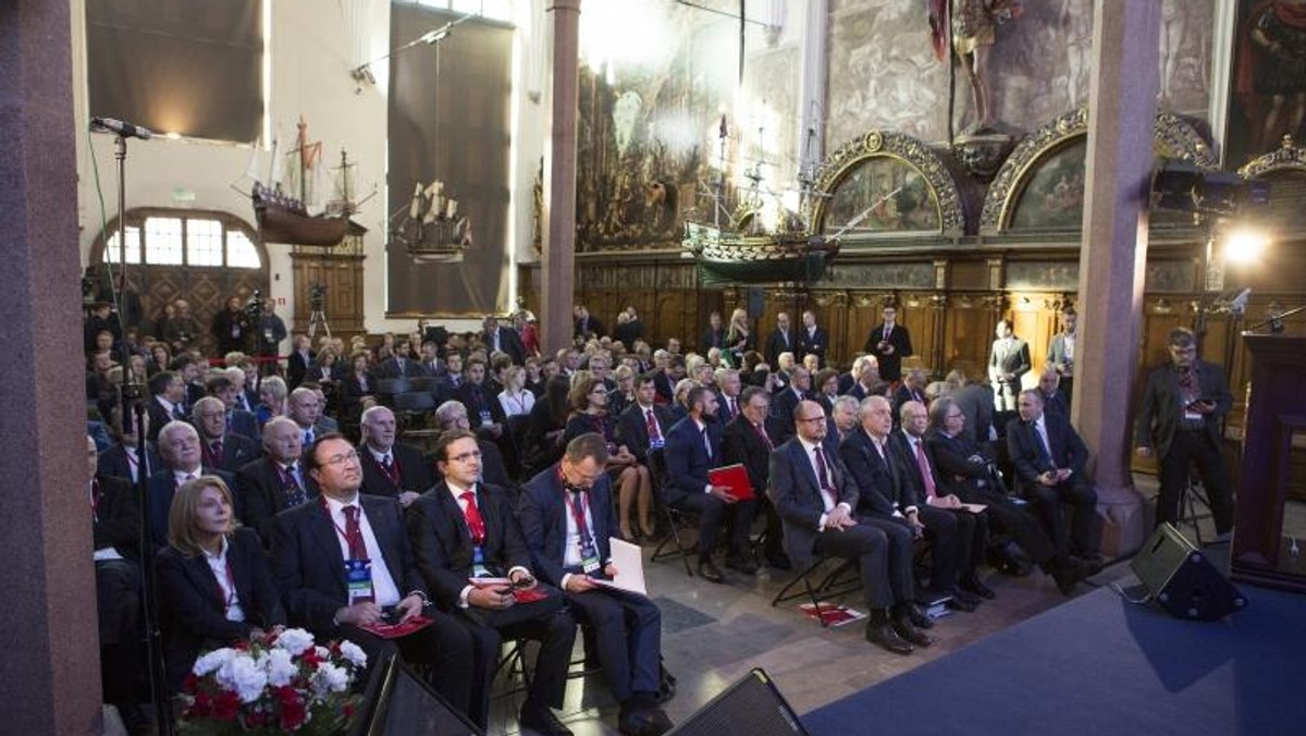 Jak podają dzisiaj urzędnicy, zorganizowanie w Gdańsku obchodów jubileuszu Trybunału Konstytucyjnego kosztowało budżet miasta 10 tysięcy złotych. Resztę wydatków mieli wyłożyć tutaj prywatni darczyńcy, a także Fundacja Konrada Adenauera.