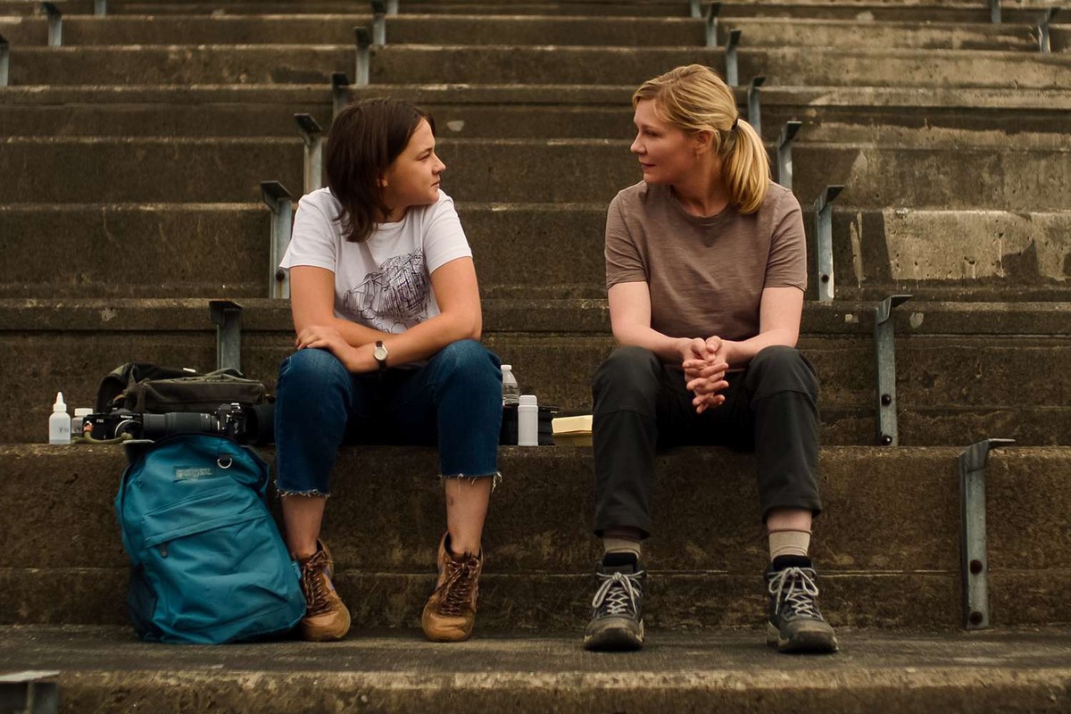 Cailee Spaeny i Kirsten Dunst w filmie "Civil War"