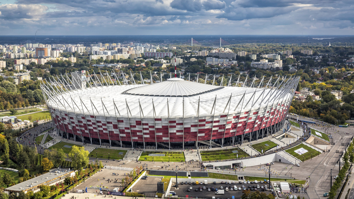 Stadion PGE Narodowy znów stał się obiektem piłkarskim. Pojawiła się na nim murawa, na której reprezentacja Polski zagra z Rumunią.