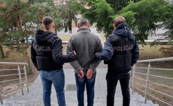 Makabryczne odkrycie w Bydgoszczy. Półtora miesiąca mieszkał ze zwłokami kolegi, zapraszał gości