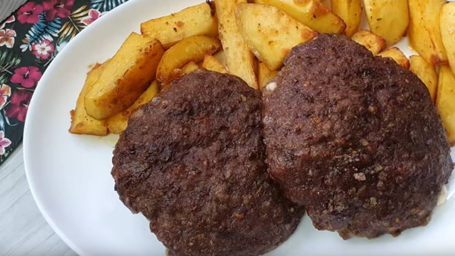 Recept za najbolje pljeskavice punjene sirom - nema im ravnih