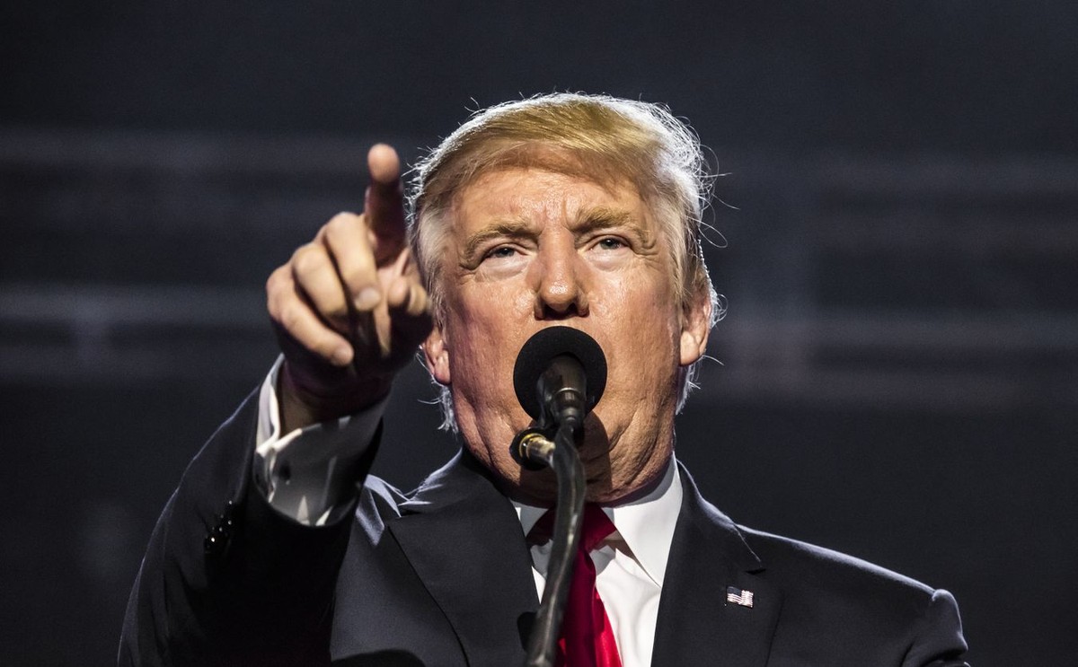 Donald Trump wprowadził cła na stal i aluminium. "USA w ten sposób radzą sobie z atakiem na nasz kraj"
