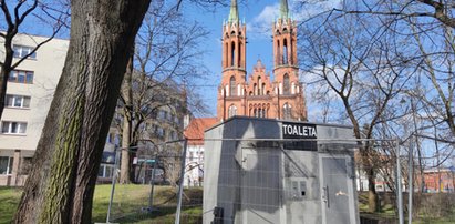 "Najsłynniejszy szalet w Polsce". Kosztował majątek i nikt z niego nie skorzystał. Teraz będzie rozebrany