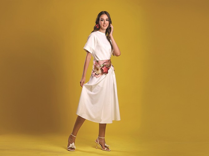 Majica i marama „Lindex“, suknja minđuše i sandale „Ps. Fashion“ 