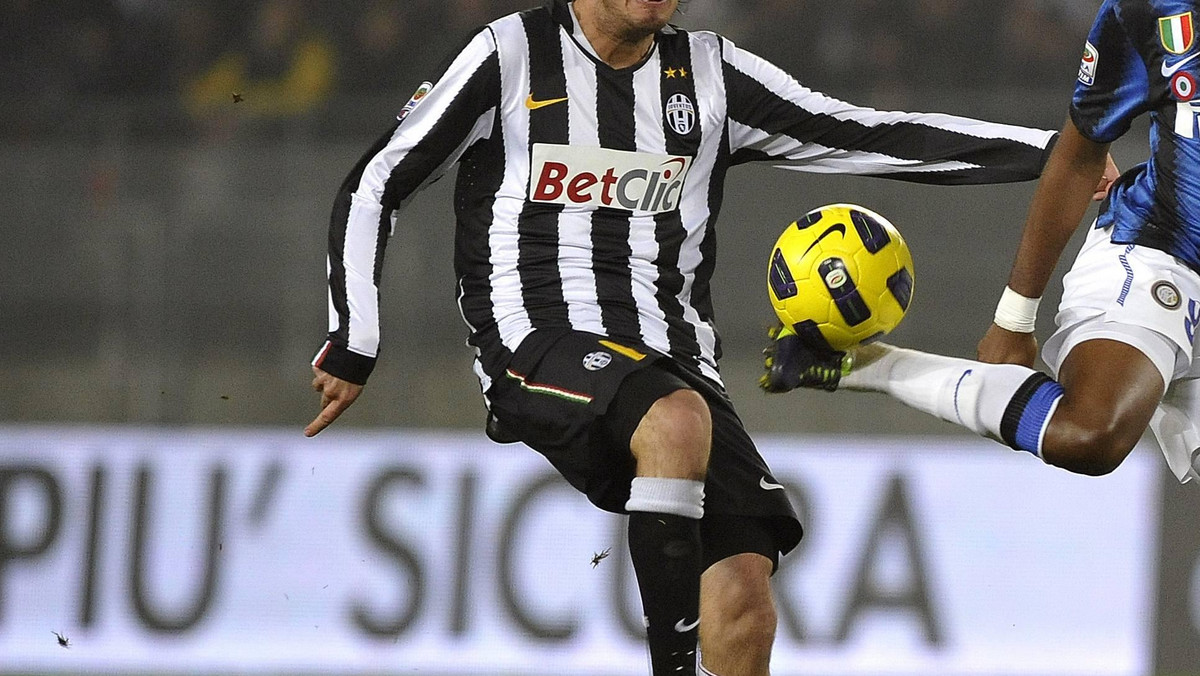 Alberto Aquilani, pomocnik wypożyczony z Liverpoolu do Juventusu Turyn, przyciągnął wzrok innej włoskiej drużyn - AC Milan. I to właśnie Rossoneri są aktualnie faworytem wyścigu o pozyskanie 27-letniego piłkarza.