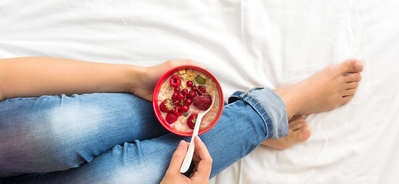 Post przerywany odchudza? Czym są i jak działają okna żywieniowe?