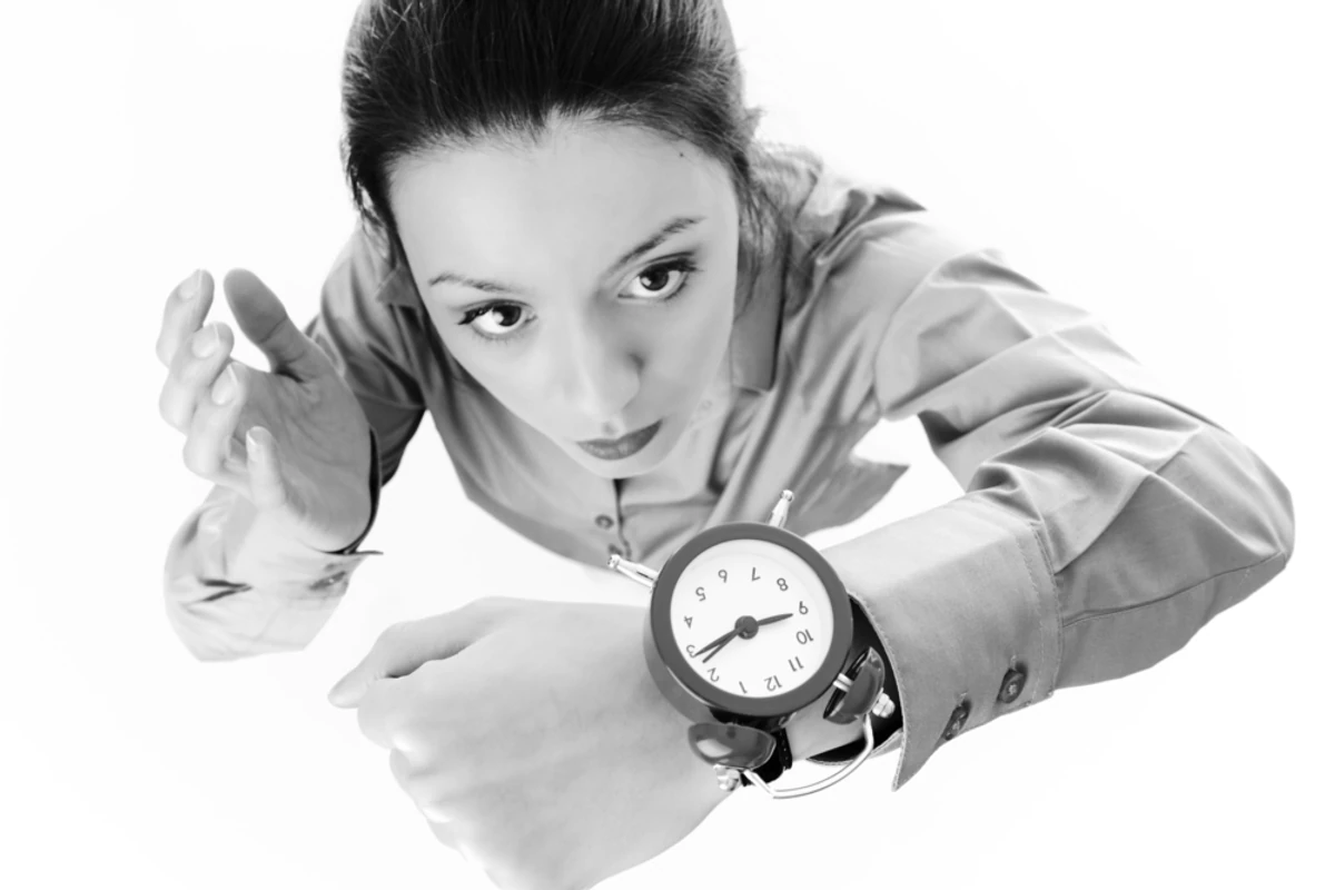 Часы william. Девочка смарт часы стоковые фото. Look at your watch. Часы william. Time man.