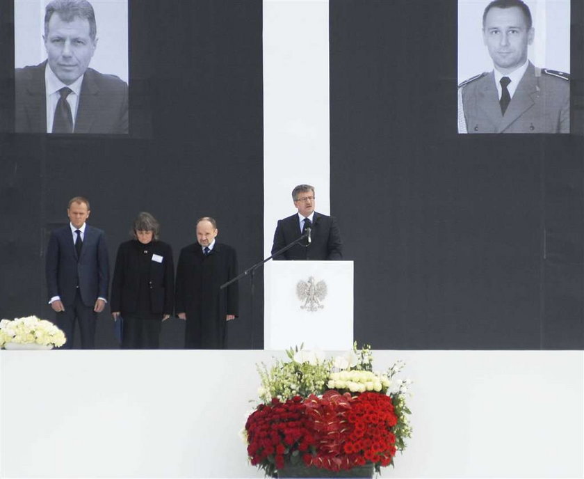 Lech Wałęsa stwierdził, że Bronisław Komorowski jest bardzo wrażliwym człowiekiem i by teraz nie rozklejać się podczas wystąpień pewnie pomagają mu jakieś środki uspokajające