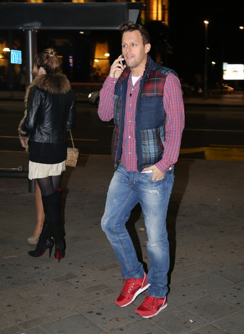 Igor Kojić, brižni muž, za vreme Severininog koncerta u beogradskom klubu Kasina