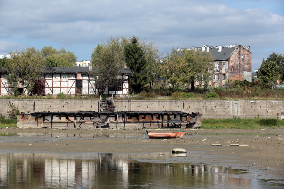 WARSZAWA WISŁA PORT PRASKI NISKI POZIOM WODY