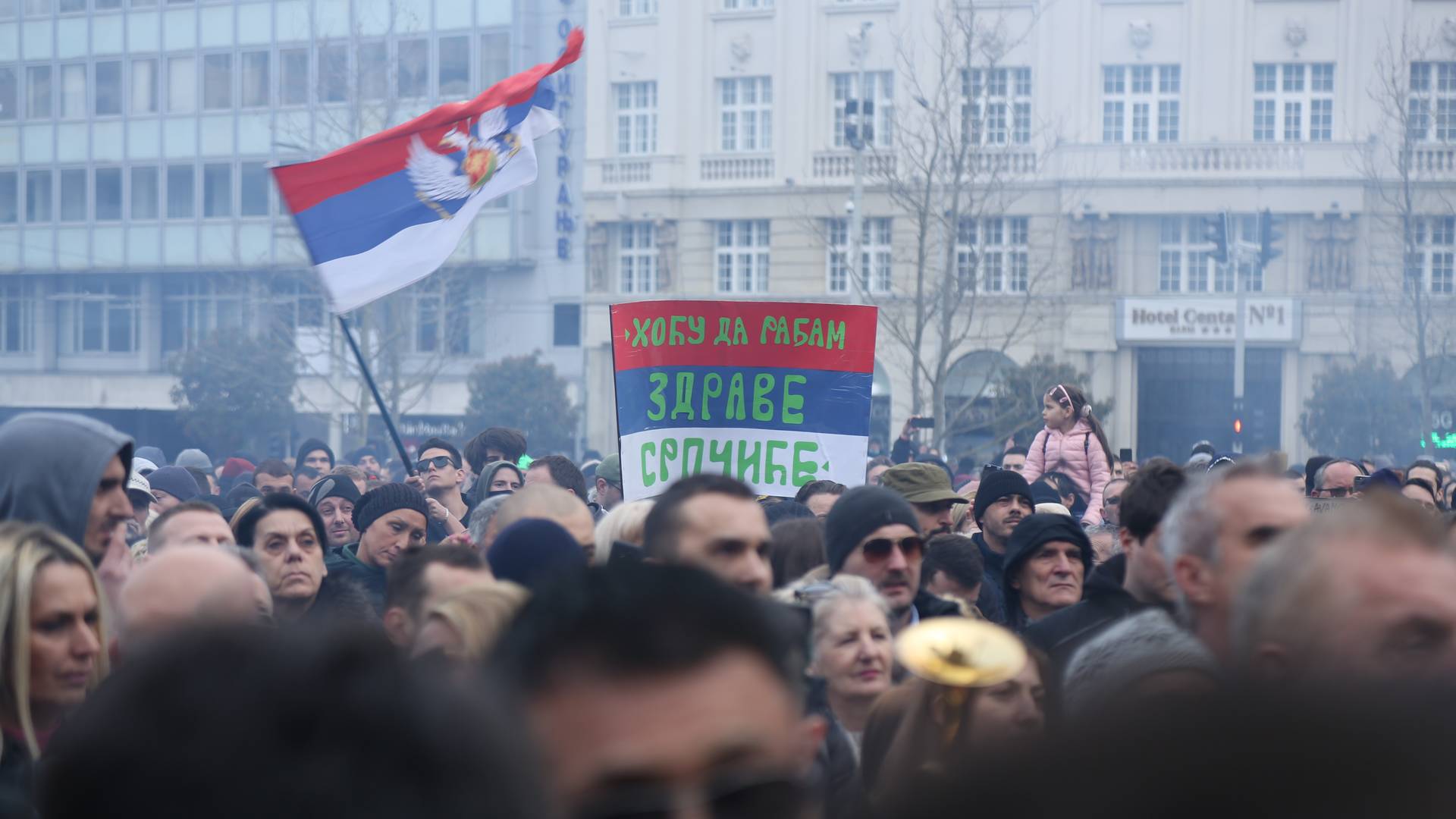 "Liži čizmu": Antivakseri su pokrenuli odvratnu akciju i srpski Tviter je zgrožen