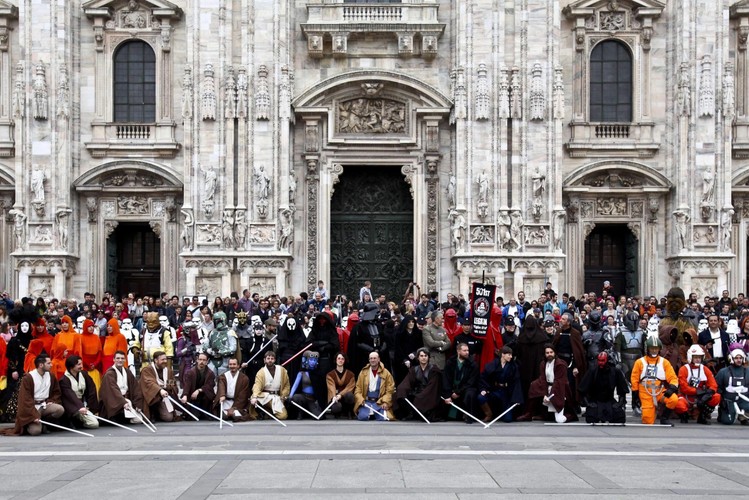 Dzień 'Gwiezdnych wojen' – parada fanów sagi w Mediolanie