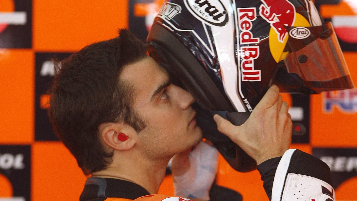 Hiszpański motocyklista Dani Pedrosa (Honda) wygrał w niedzielę w Brnie klasę MotoGP motocyklowych mistrzostw świata i zmniejszył dystans dzielący go od lidera, jego rodaka Jorge Lorenzo (Yamaha) do 13 punktów.