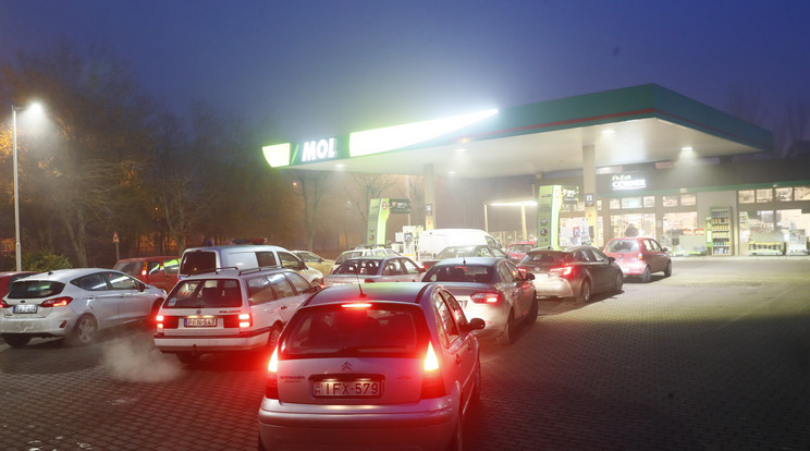 A benzin ára csökkent szerdától / Képünk illusztráció: Fuszek Gábor