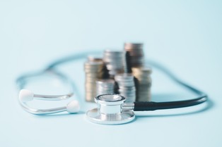 Ile zarabiają lekarze? Niektórzy nawet ponad 100 tys. zł miesięcznie [STAWKI]