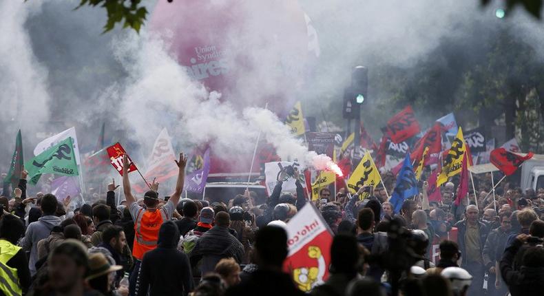 French govt, unions, clash over right to march vs risk of violence