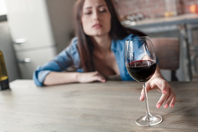 Pfizer: ezért ne igyon oltás előtt és után alkoholt!