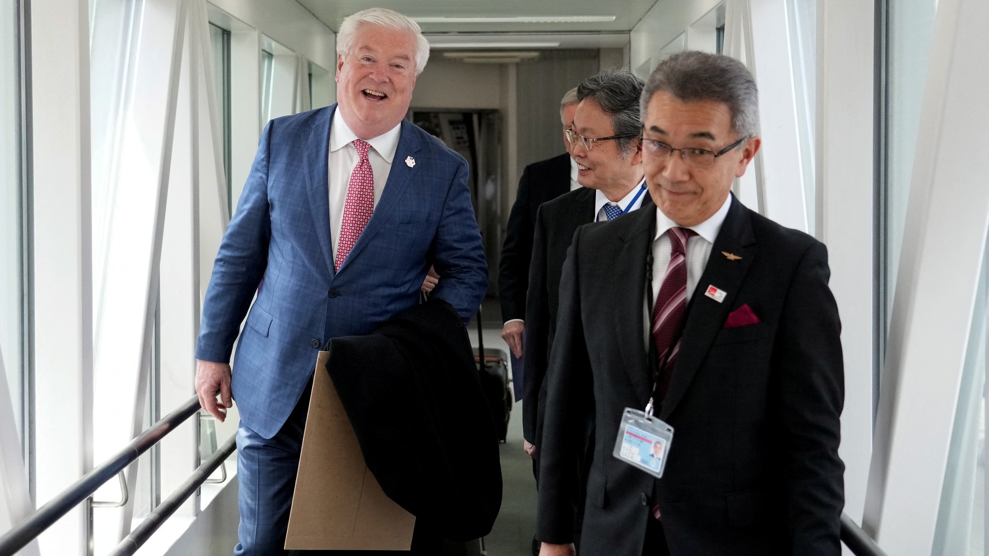Nový americký veľvyslanec v Japonsku George Glass (vľavo) na návšteve Tokia.
