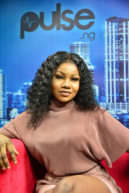 Obviously worried about her safety, Tacha in the video called out the hotel which is located in the Wuse axis of Abuja for their in-competencies. According to her, she was no longer interested in staying in the accommodation facility. [PULSE]