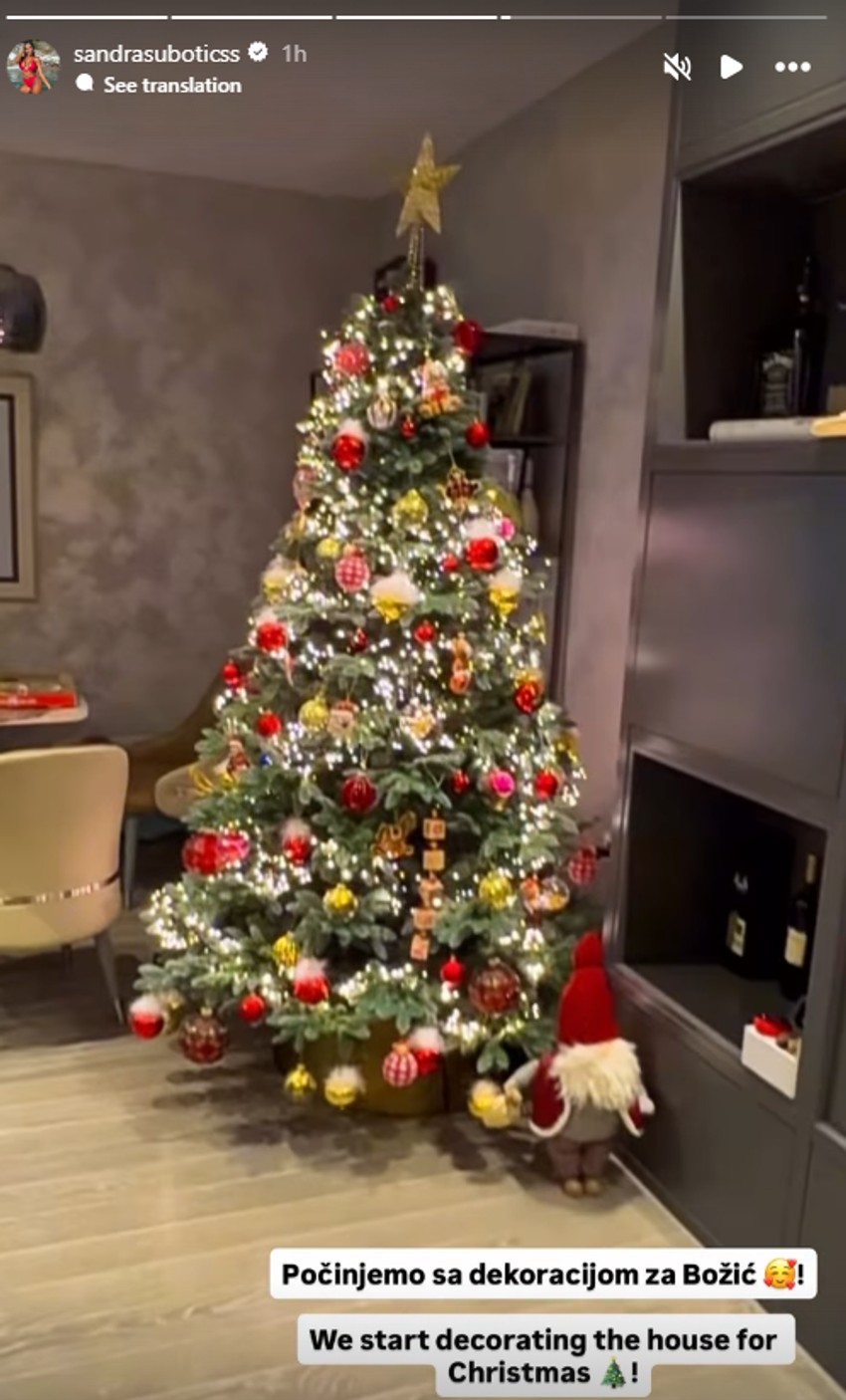 Aleksandra otvorila vrata doma