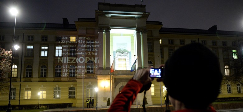 Razem z KOD-em protestują przed Kancelarią Premiera. ZOBACZ ZDJĘCIA