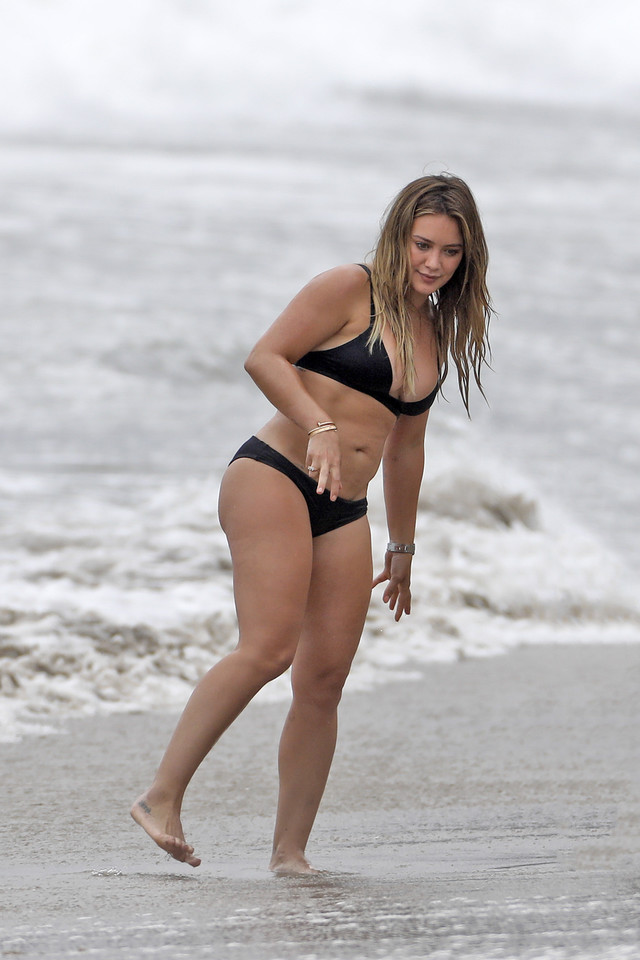 Hilary Duff w bikini - jest na co popatrzeć!