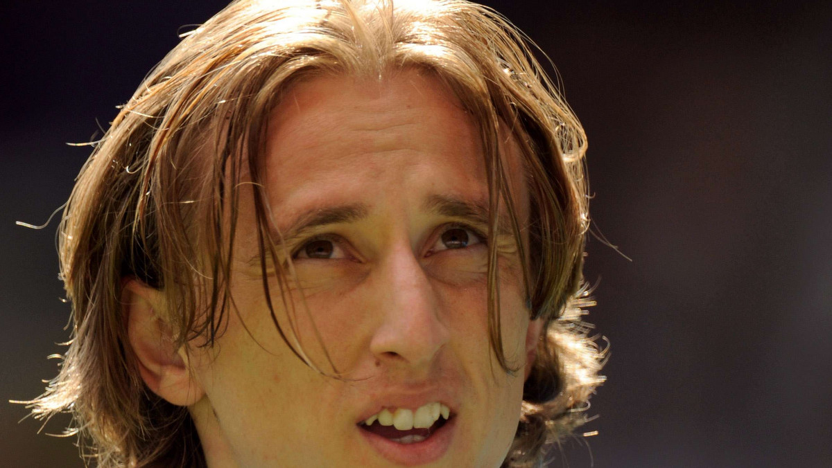 Wszystko wskazuje na to, że chorwacki pomocnik Luka Modrić wciąż ma nadzieję na transfer do Chelsea Londyn. Trener jego aktualnego klubu Harry Redknapp ujawnił, że zawodnik przyszedł do niego przed niedzielnym meczem z Manchesterem City (1:5) i poprosił abym nie uwzględniał go w wyjściowym składzie.