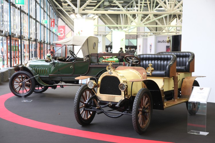 Salon samochodowy w Bolonii