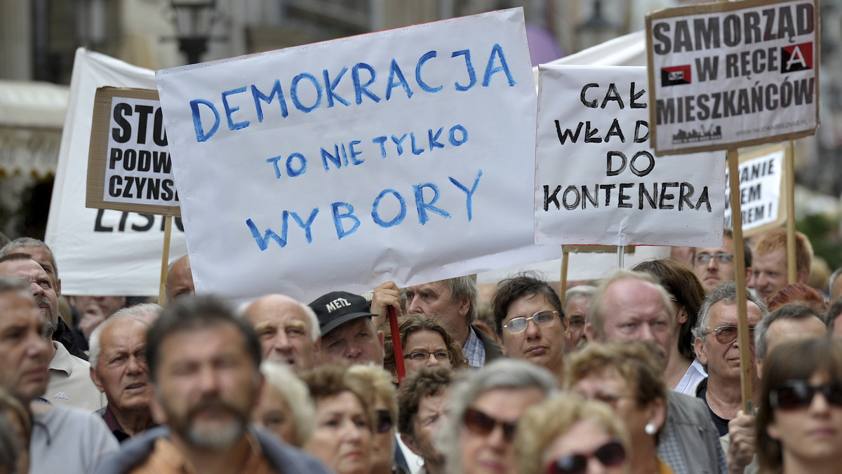 Około 200 osób wzięło udział w Marszu Pustych Garnków zorganizowanym w proteście przeciwko podwyżkom czynszów w Gdańsku. Uczestnicy przemaszerowali historycznym centrum miasta pod mieszkanie prezydenta Gdańska, Pawła Adamowicza.