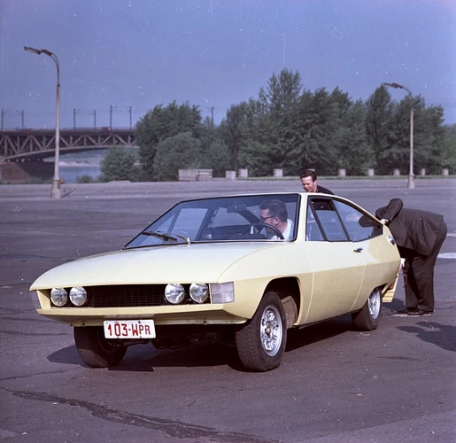 Polski fiat 125p coupe