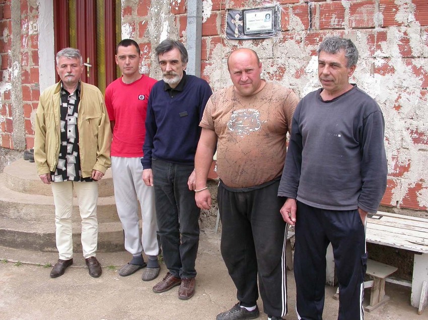 Skupićemo novac i isplatiti dug: Komšije se na muci poznaju